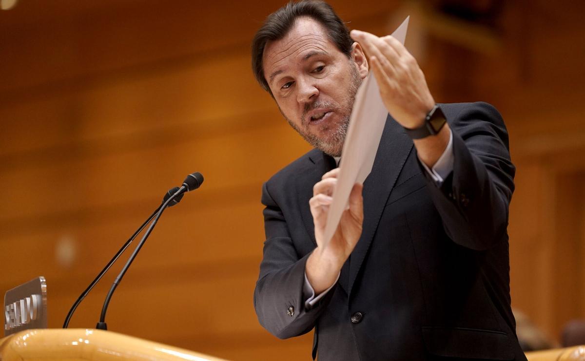 El ministro Óscar Puente en una comparecencia en el Senado en enero.