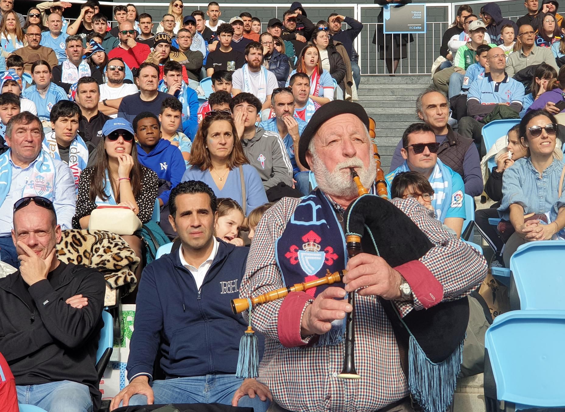 La afición celeste ante el Girona, en imágenes