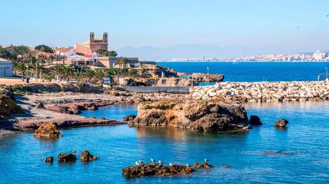 La isla habitada más pequeña de España fue la primera Reserva Marina del país