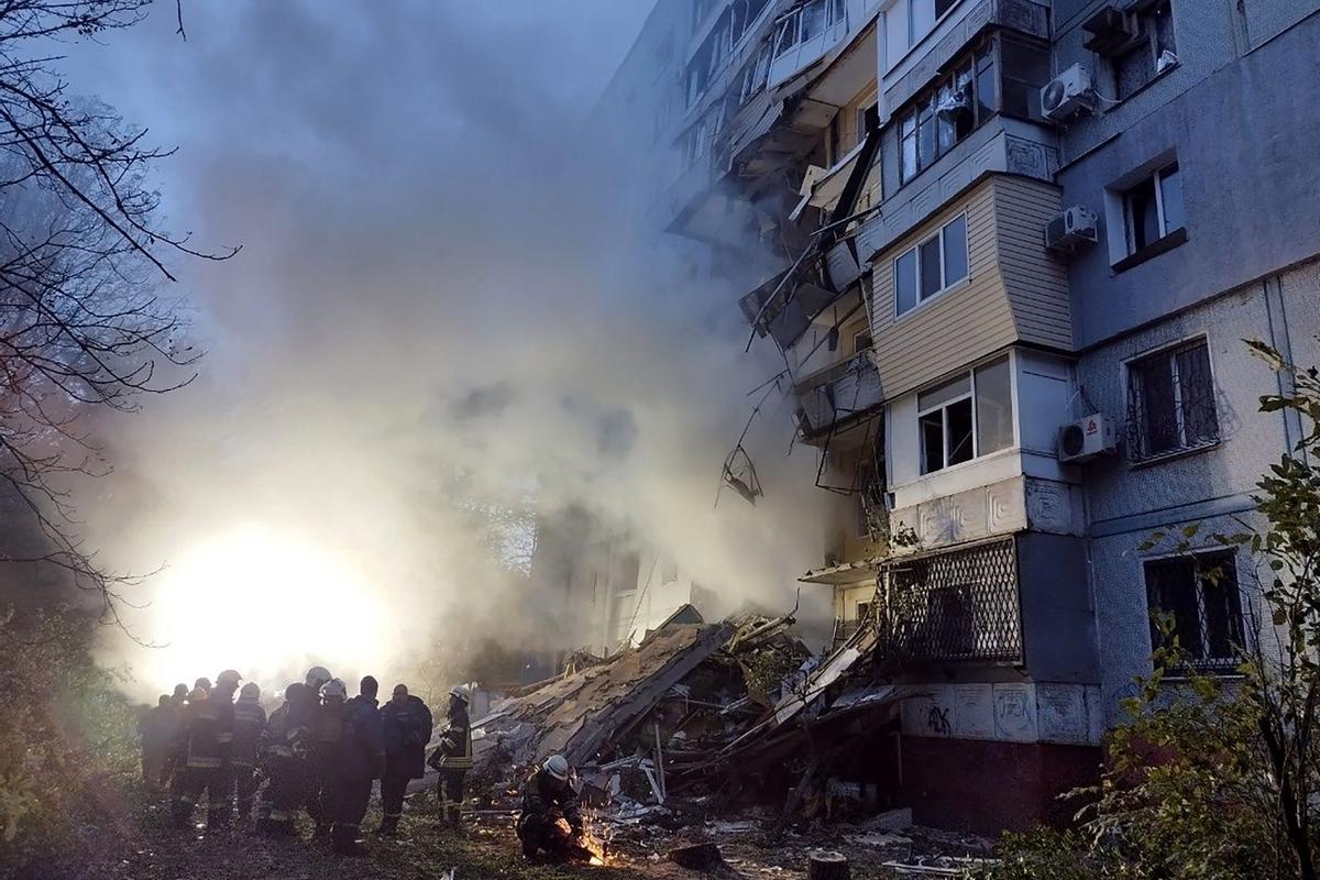 Al menos 12 personas han muerto como resultado del ataque nocturno ruso con misiles contra la ciudad ucraniana de Zaporiyia.