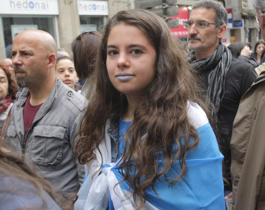 Diferentes entidades y colectivos salen a la calle para denunciar los impedimentos para usar el idioma "con normalidad" en el día a día.