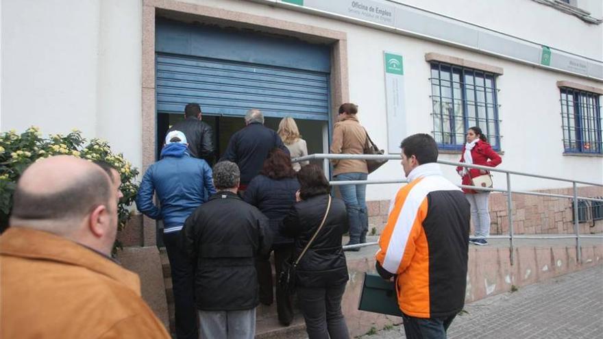 El paro baja en 98.700 personas en Andalucía entre abril y junio