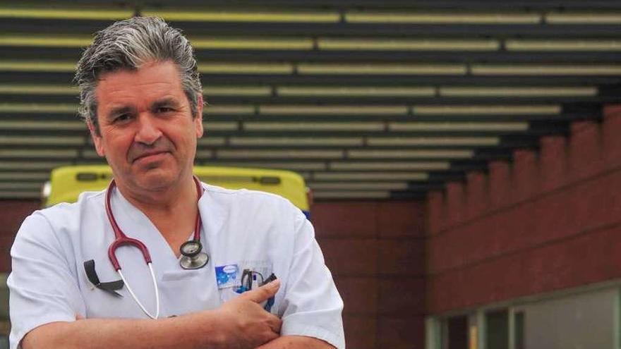 El doctor Tato Vázquez Lima en el Hospital Comarcal do Salnés. // Iñaki Abella