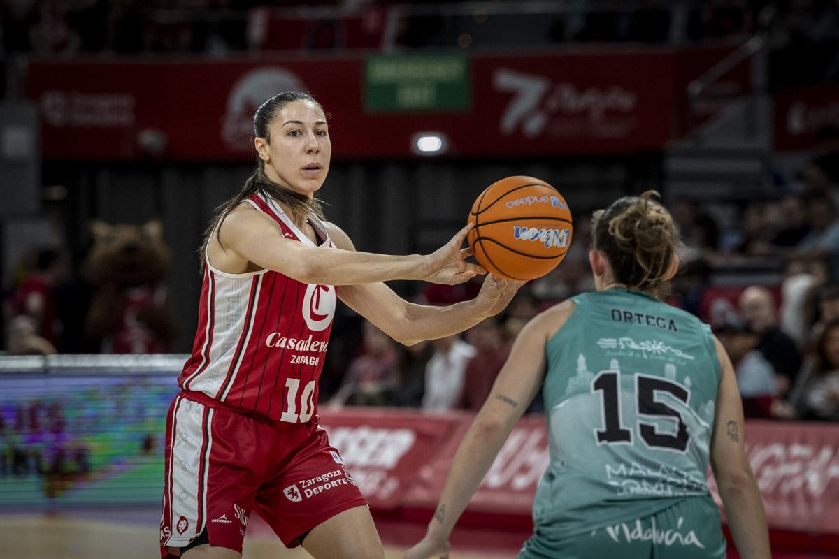 CASADEMONT ZARAGOZA FEMENINO - ESTEPONA EN CUARTOS DE FINAL DE LA LIGA DE BALONCESTO FEMENINA