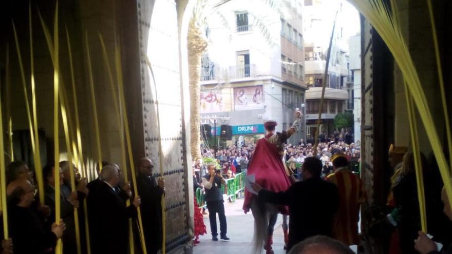 Cantó cumple con la tradición en Elche