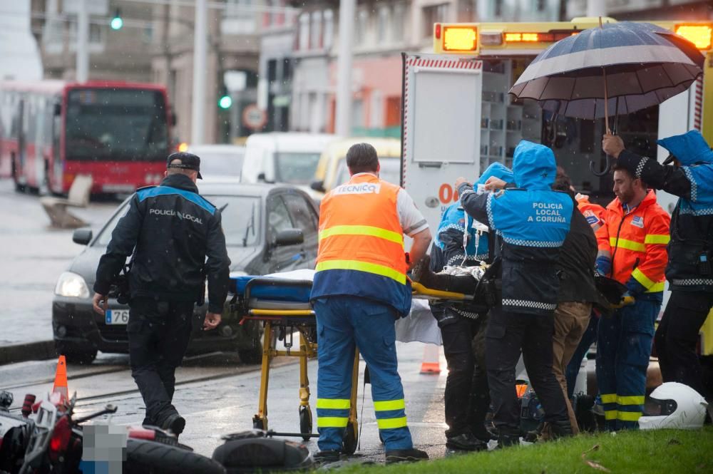 Herido grave un motorista en una salida de vía en el paseo marítimo