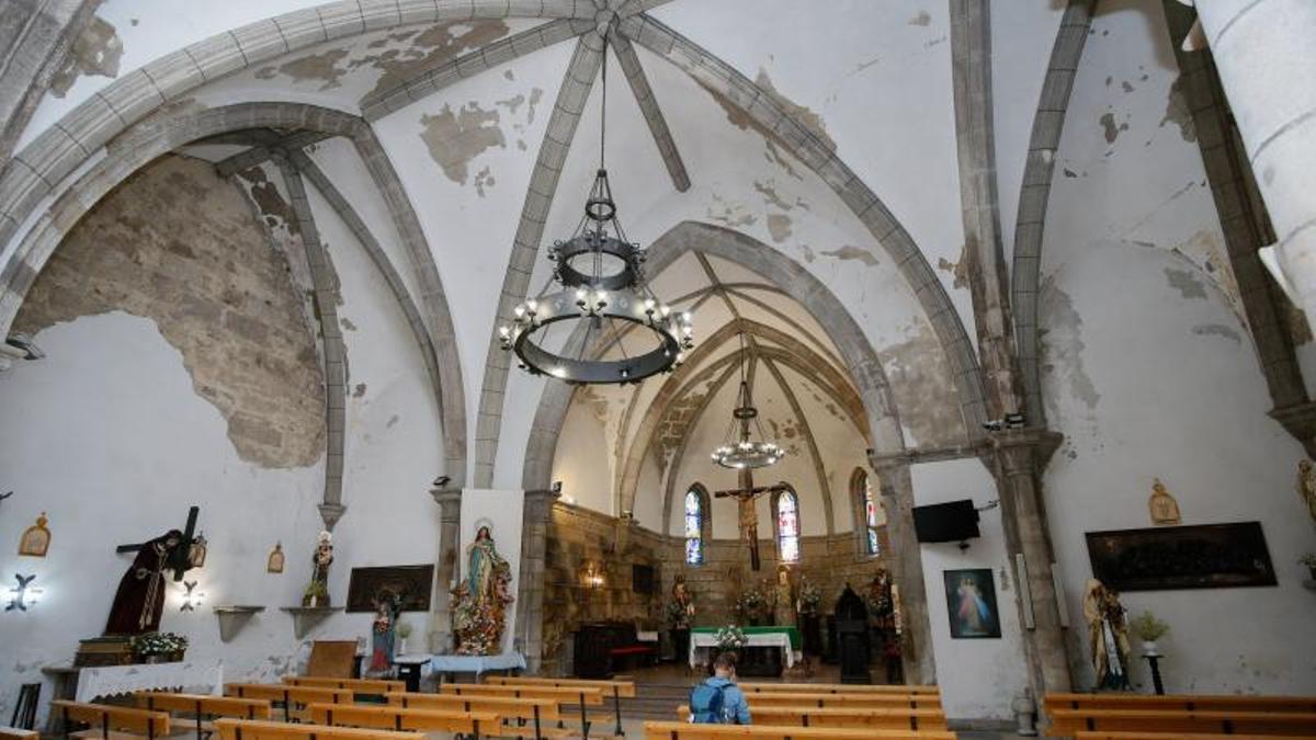Interior de la iglesia de Santa María de Porriño.