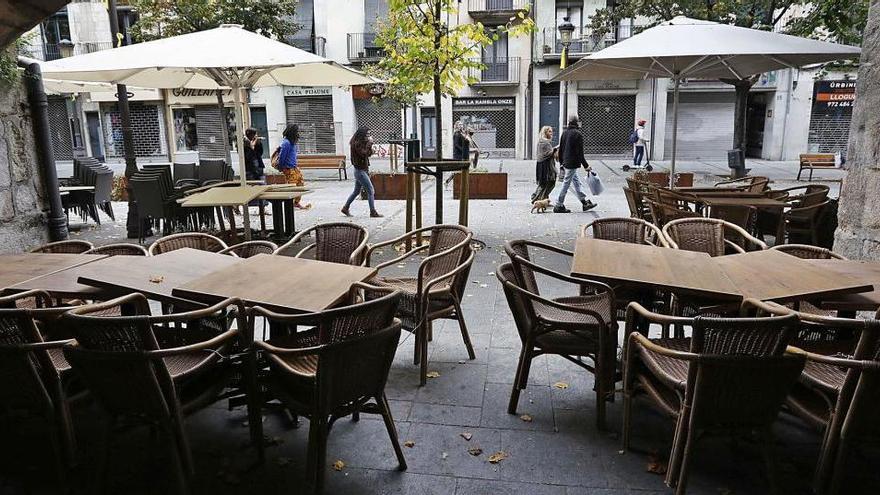 Aspecte d&#039;un bar-restaurant de la ciutat de Girona, els dies passats a mig matí