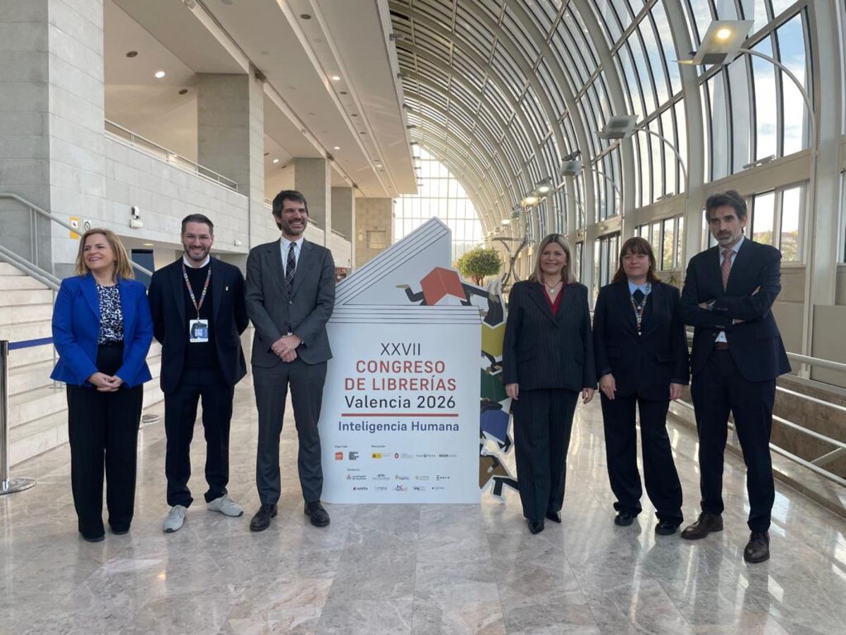 Tercero por la izquierda, el ministro de Cultura, Ernest Urtasun, en el reciente Congreso de Valencia.