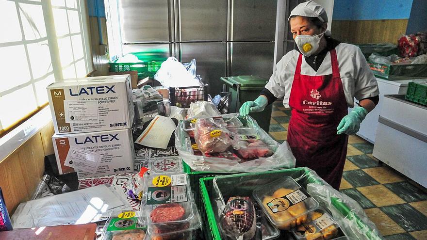 El comedor social también ha tenido que extremar sus precauciones ante la pandemia.  | // IÑAKI ABELLA