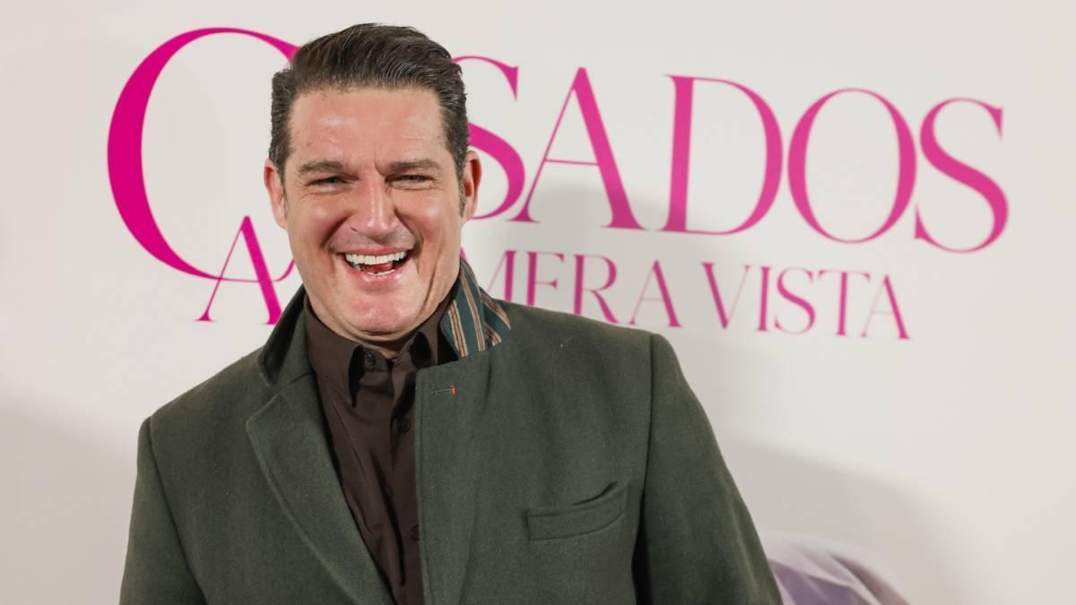 Manu Tenorio habla de su infancia y del momento en que su padre les abandonó.
