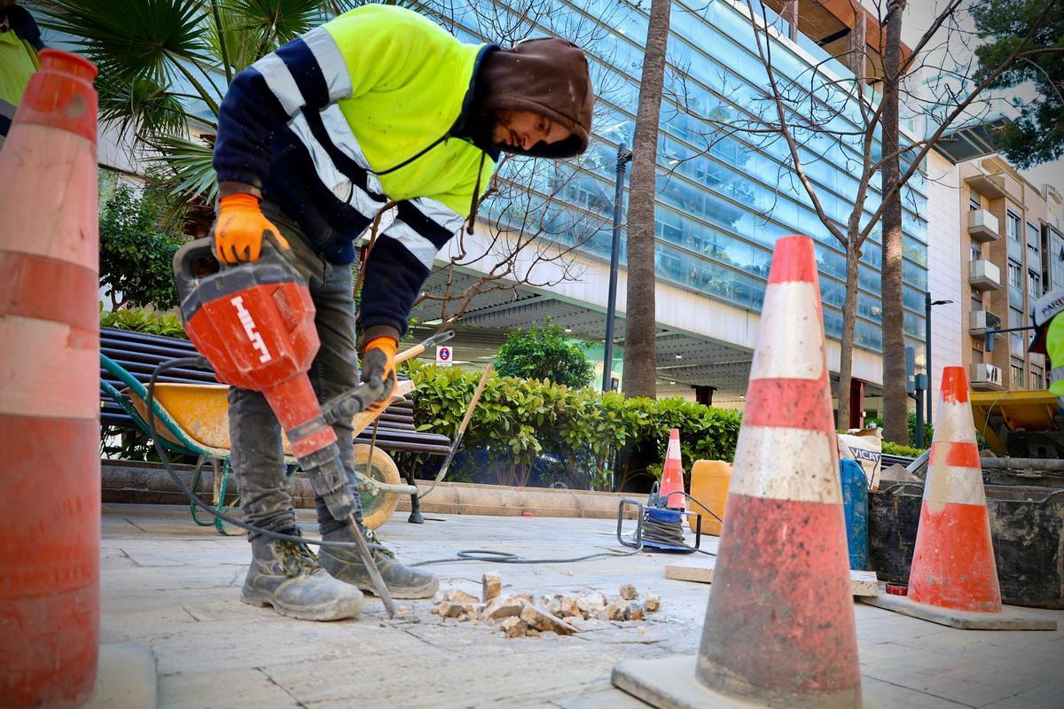 Las obras ya están en marcha entre el tramo de Torrent Avinguda y el edificio consistorial.