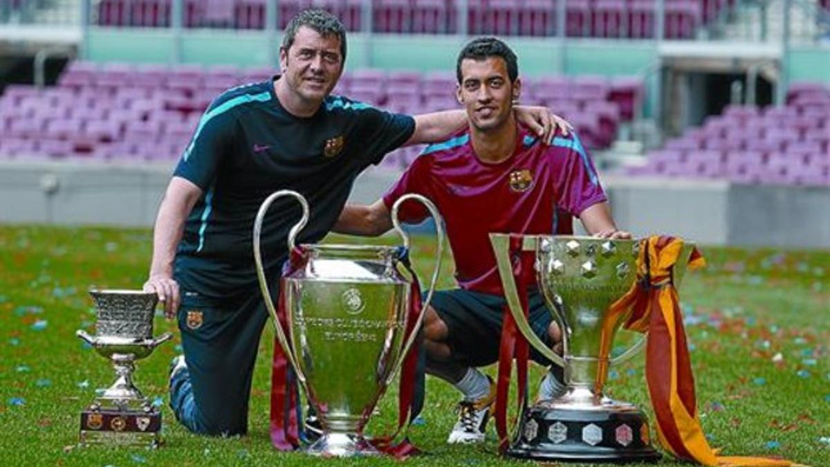 Padre e hijo: Carlos (preparador de porteros) y Sergio Busquets.