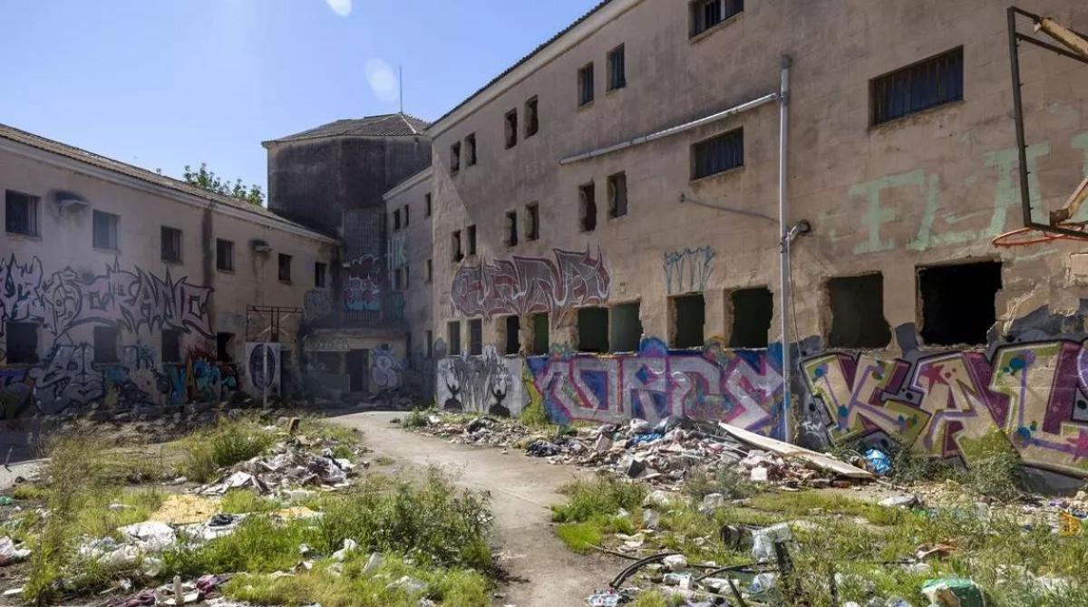 Das alte Gefängnis wird von Dutzenden Besetzern bewohnt.