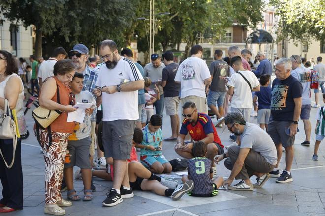 El mercadillo de cromos del bulevar, en imágenes