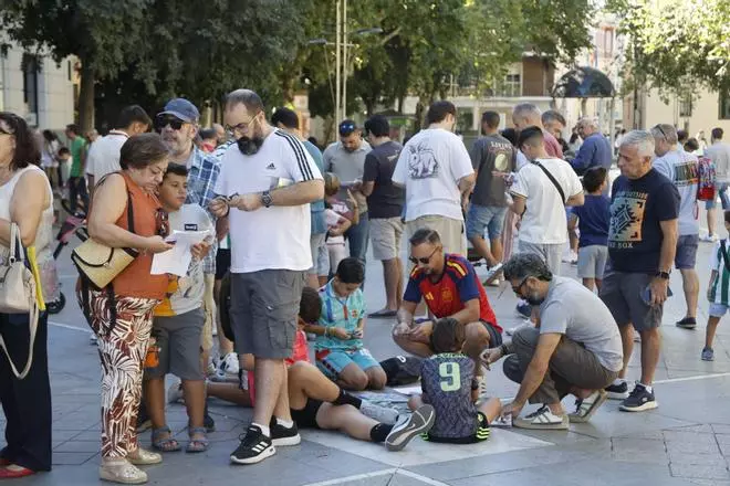 El mercadillo de cromos del bulevar, en imágenes