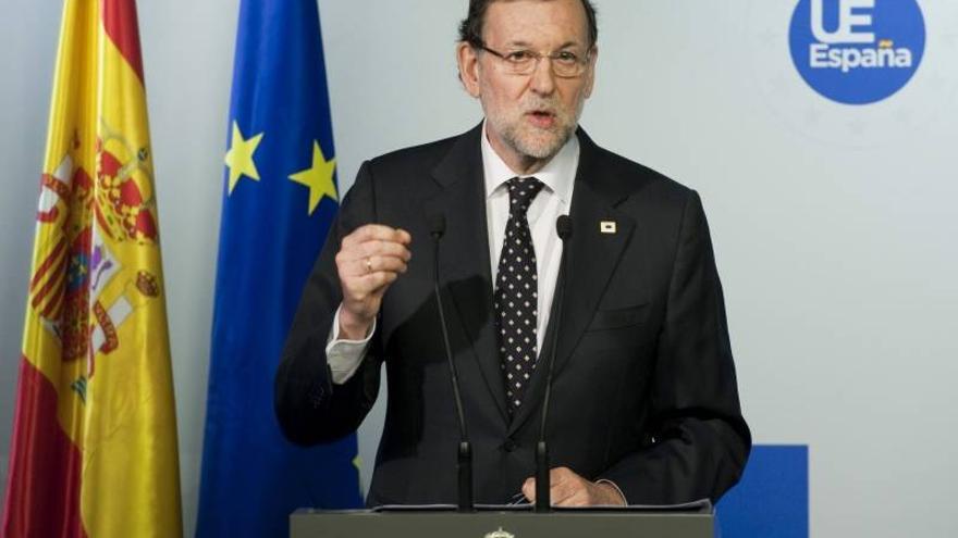 Rajoy busca pactos de Estado con Rubalcaba en inmigración y medidas anticorrupción