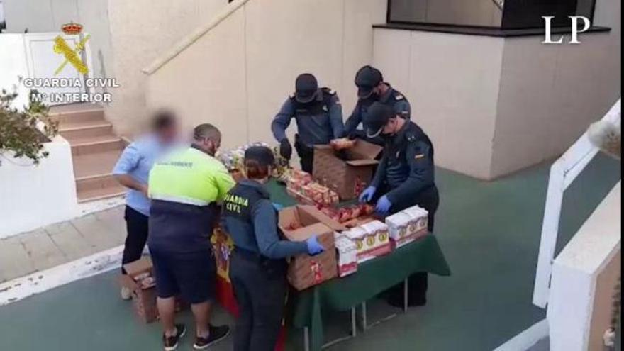 La Guardia Civil entrega alimentos en el sur de Fuerteventura