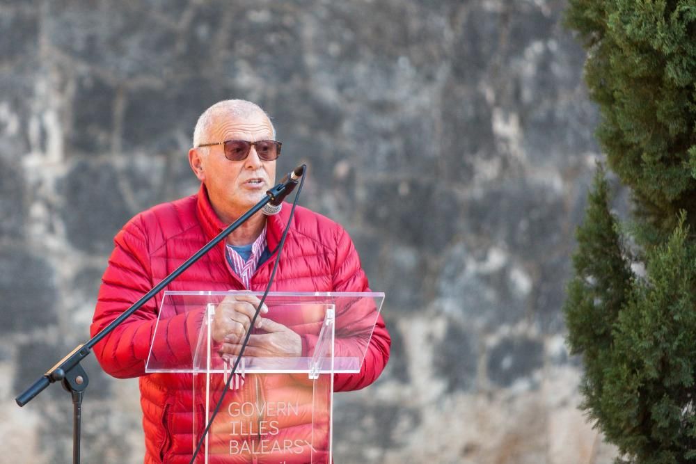 Un acto de dignidad ante Rosa Baño y Ramon Fuster