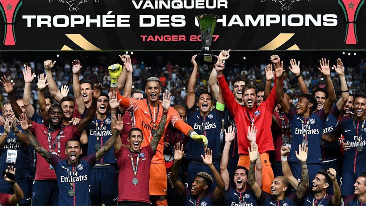 Los jugadores del PSG celebran la conquista de la Supercopa de Francia 2017 en Tánger
