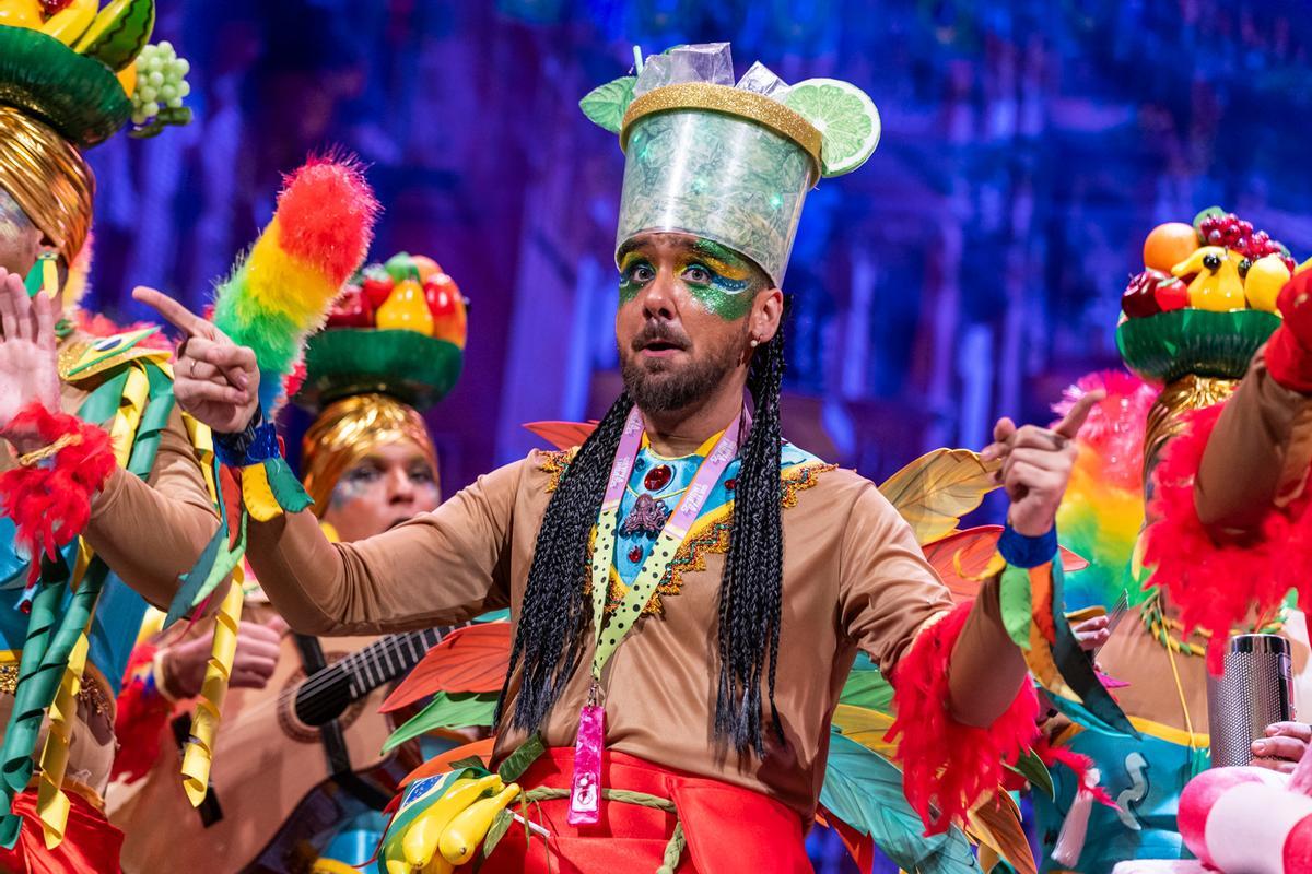 La 'Peña carnavaleira Neymar, que por bien no venga' cerró la segunda semifinal.