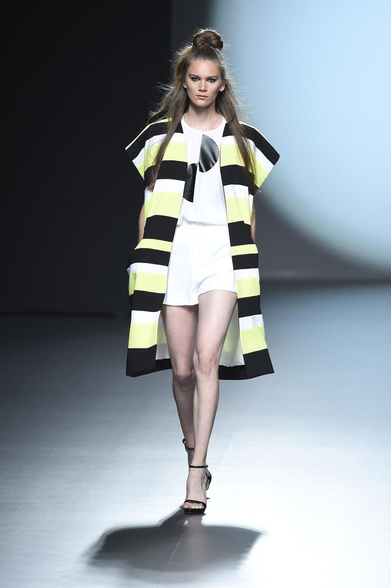 MBFWM: Juana Martín Primavera/Verano 2016, chaqueta en negro y lima