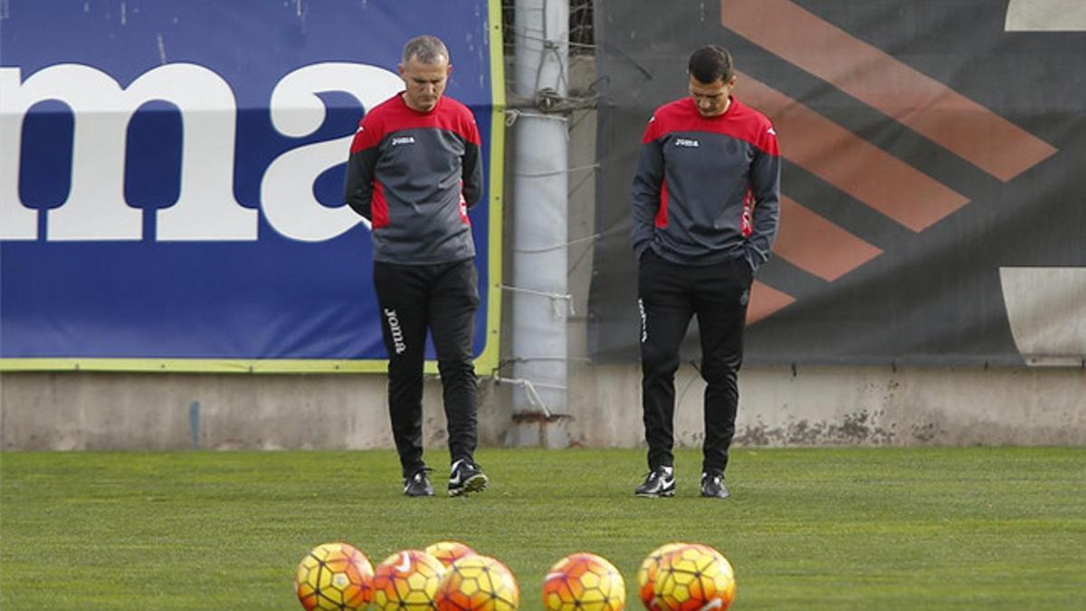 Constantin Galca dirige el entrenamiento de este martes