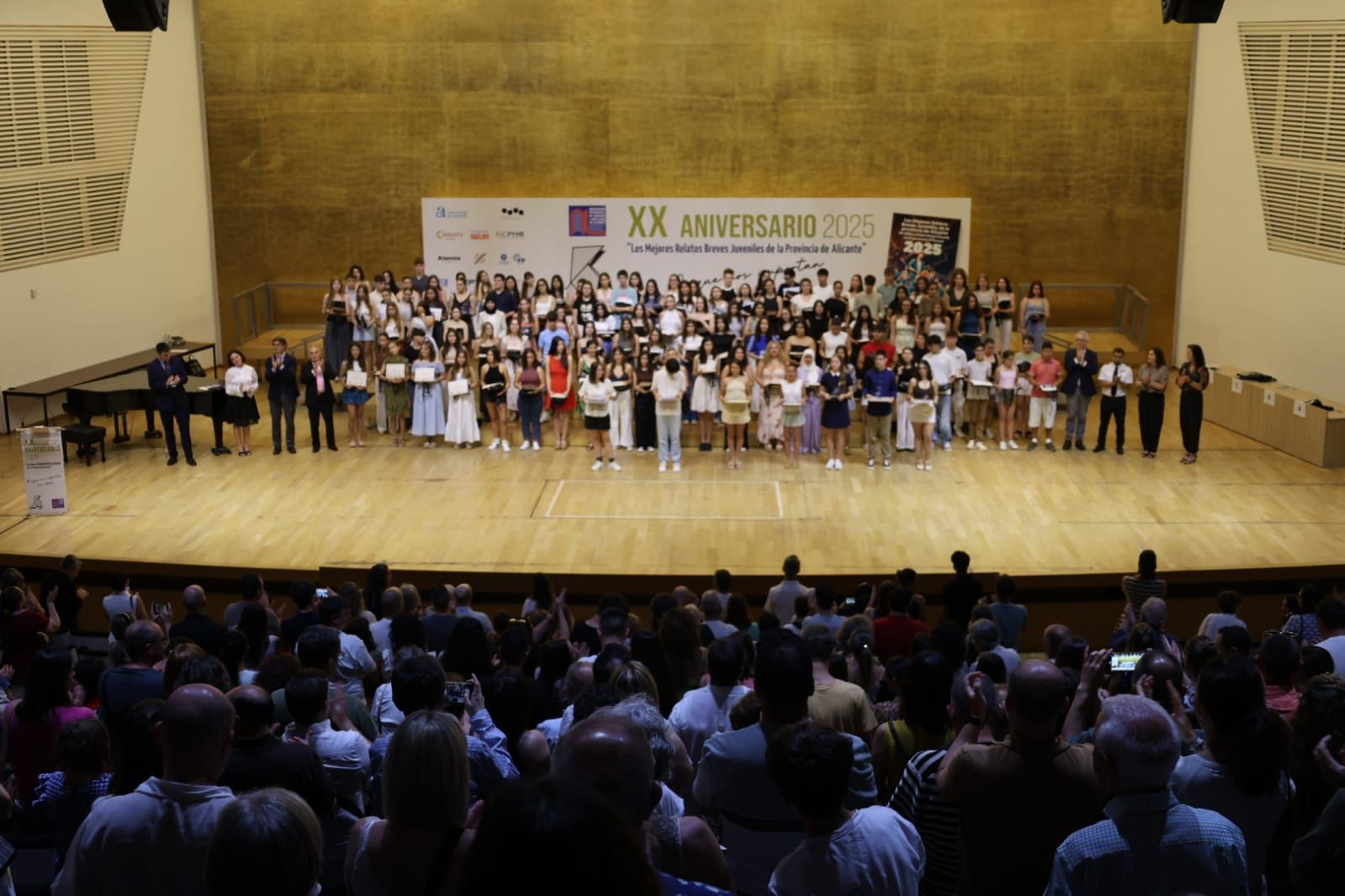 Entrega de premios en el ADDA del XX Concurso de los Mejores Relatos Breves Juveniles de la Provincia de Alicante
