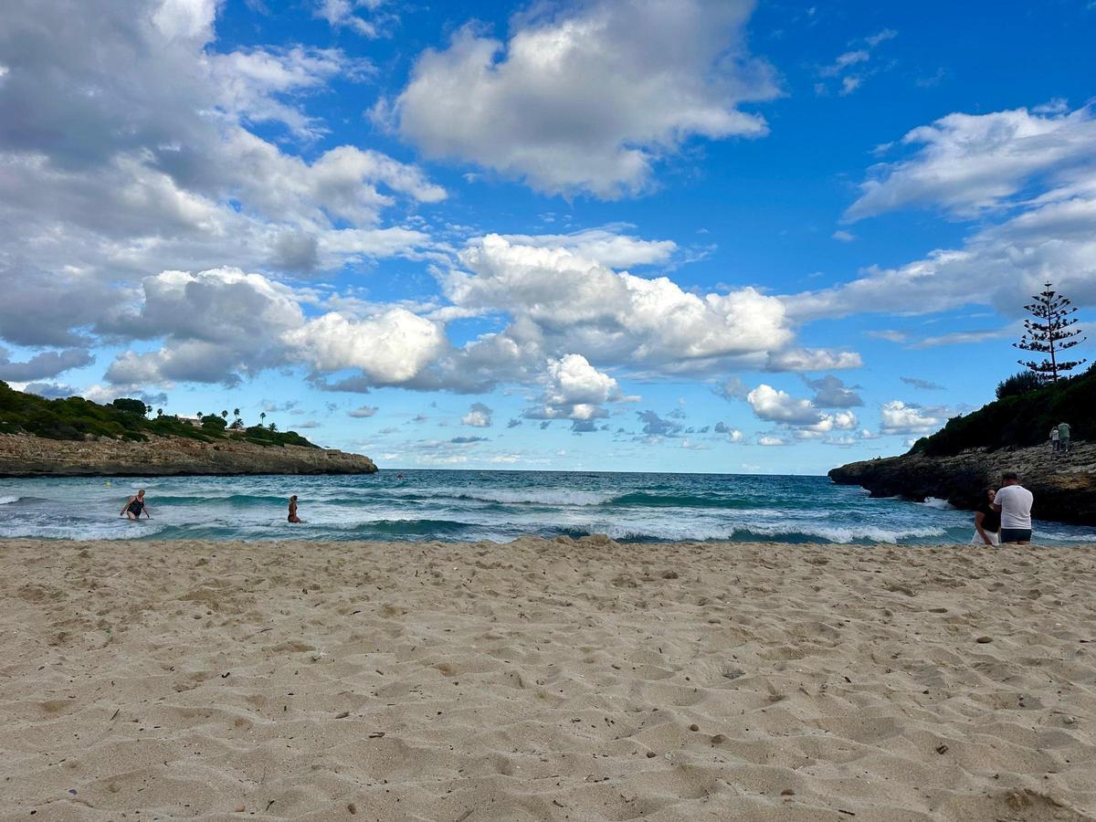 Die Cala Mendia im Herbst 2025.