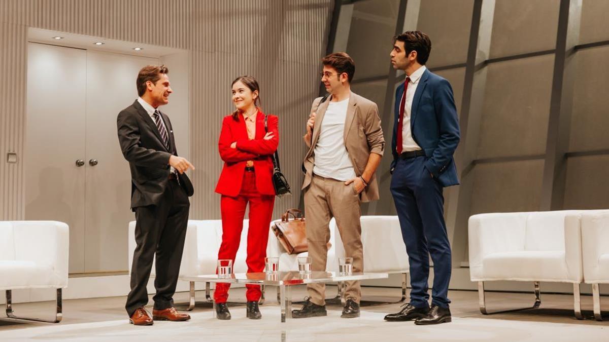 Marc Rodríguez, Mar Ulldemolins, Enric Cambray y David Verdaguer, en ‘El mètode Grönholm’, en el Poliorama.