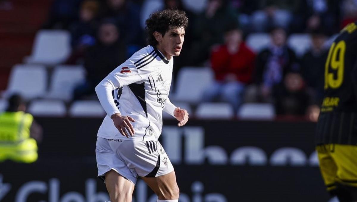 Jesús Vallejo, durante el partido entre el Albacete y el Real Zaragoza en el Belmonte.