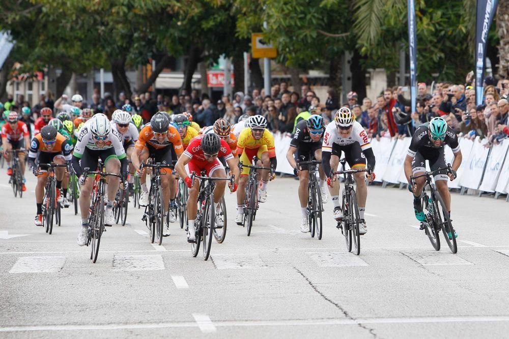 Knapper geht es eigentlich nicht: Mit einem Sieg im Fotofinish hat sich Daniel McClay vom Rennstall Fortuneo VitalConcept am Sonntagnachmittag (29.1.) die Trophäe für die letzte Etappe der Playa de Palma Challenge der Radprofis auf Mallorca gesichert.