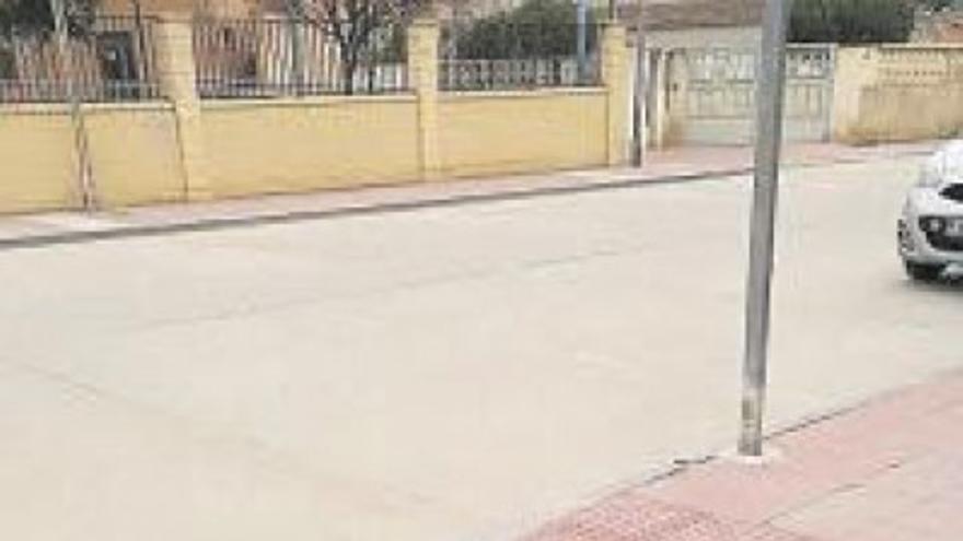 El ayuntamiento reforma las aceras de la calle Prolongación Ronda