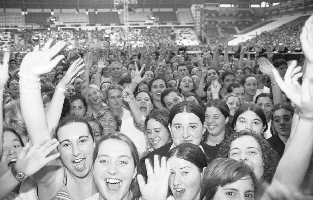 Público asistente al concierto de Sanz en 2001