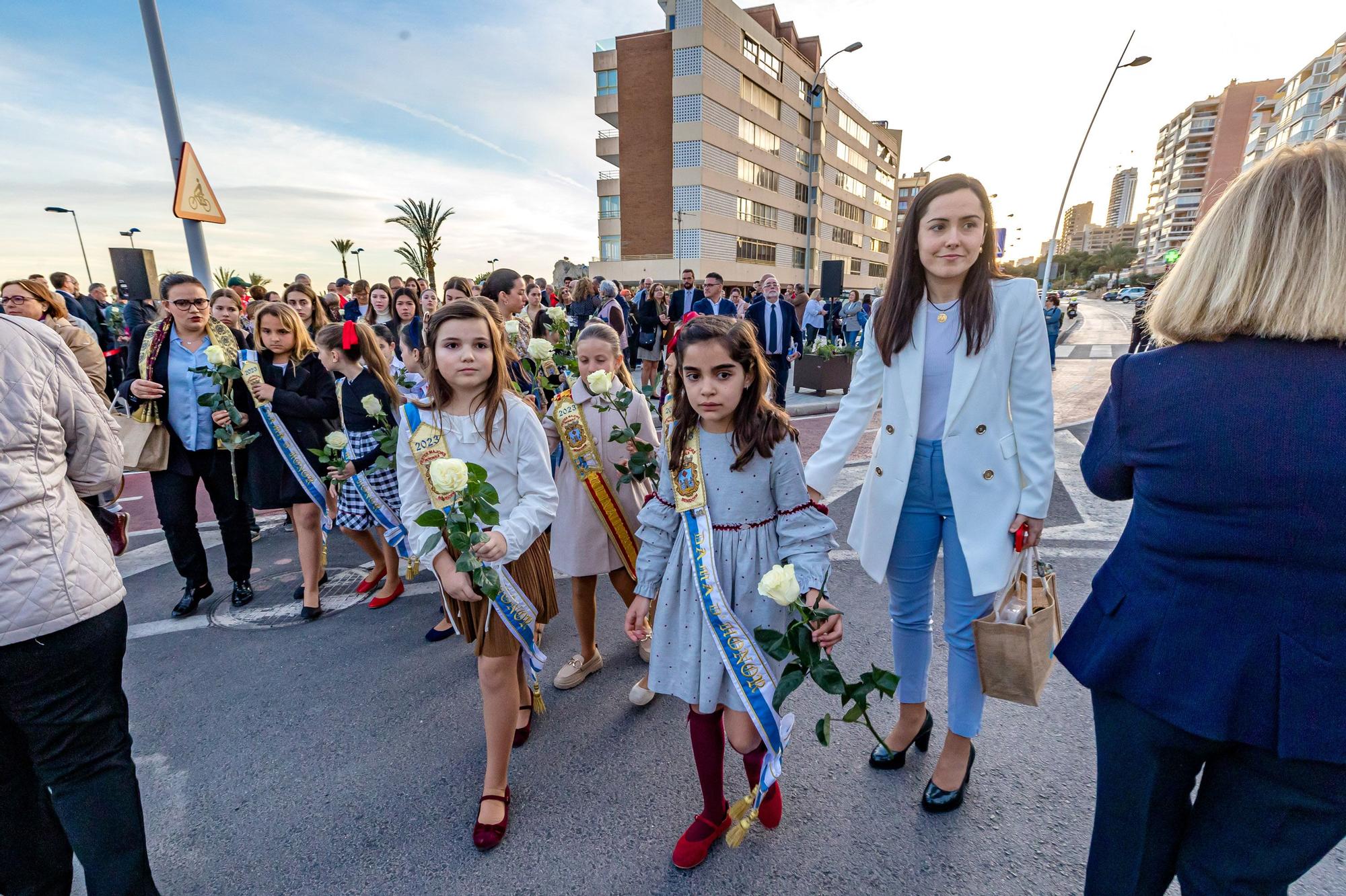 Benidorm rinde homenaje a las víctimas del covid con una rotonda en Poniente