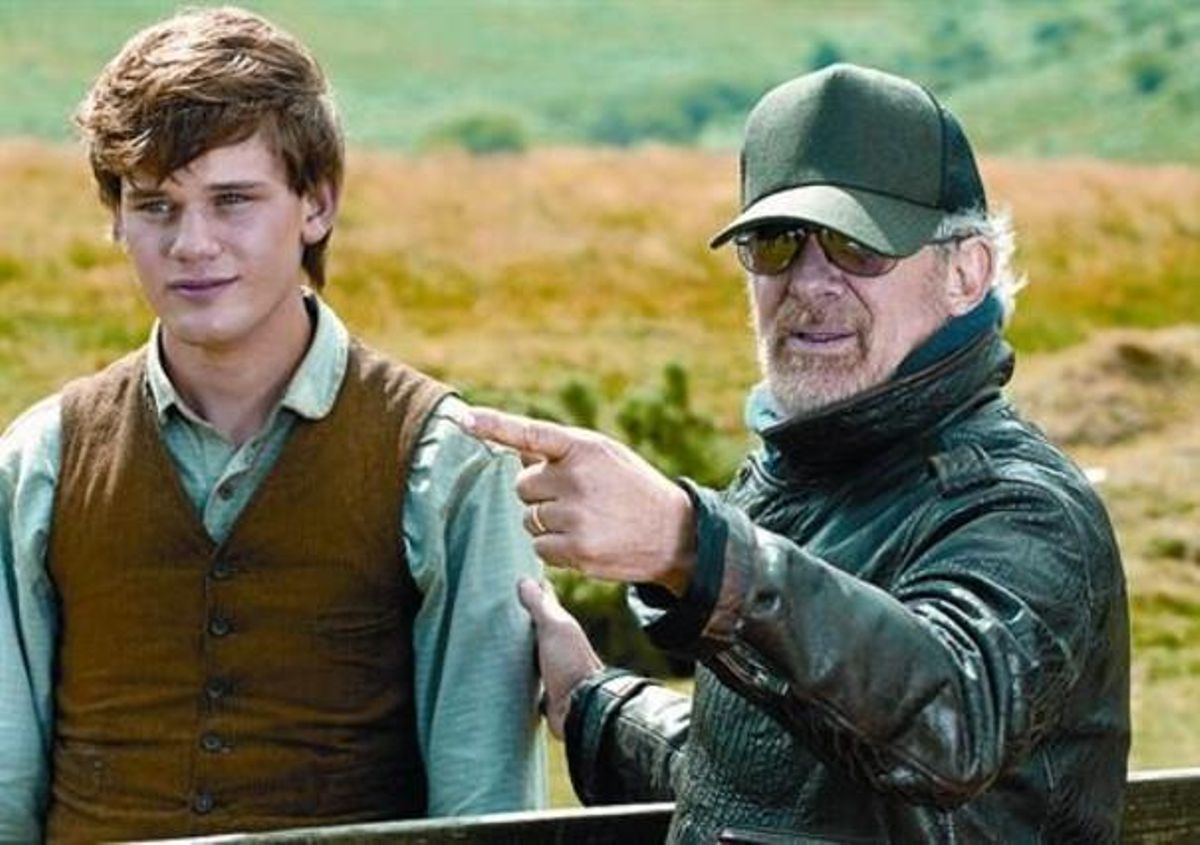 Steven Spielberg, en el rodatge de ’Cavall de guerra’, el seu últim film, amb l’actor Jeremy Irvine. Steven Spielberg, en el rodatge de ’Cavall de guerra’, el seu últim film, amb l’actor Jeremy Irvine.