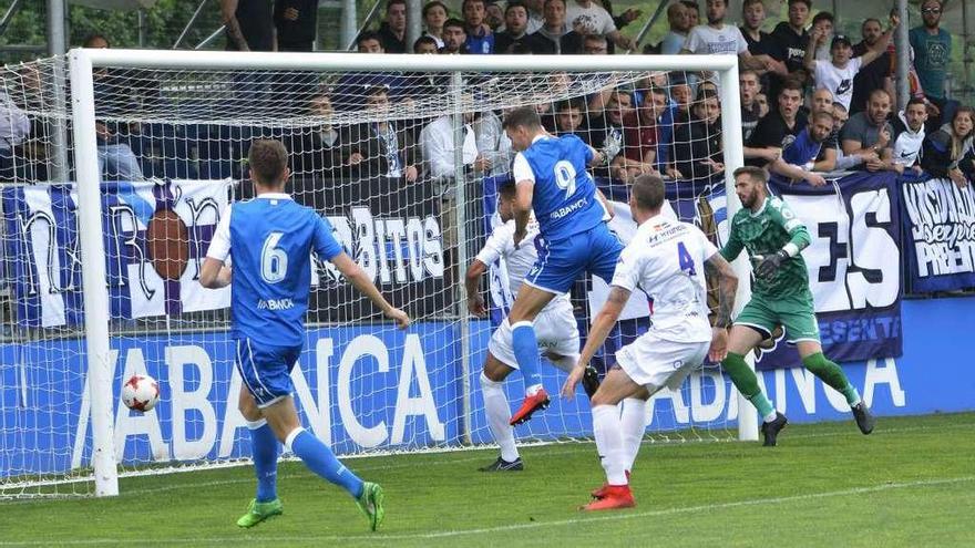 Los jugadores del Fabril, al finalizar el partido.