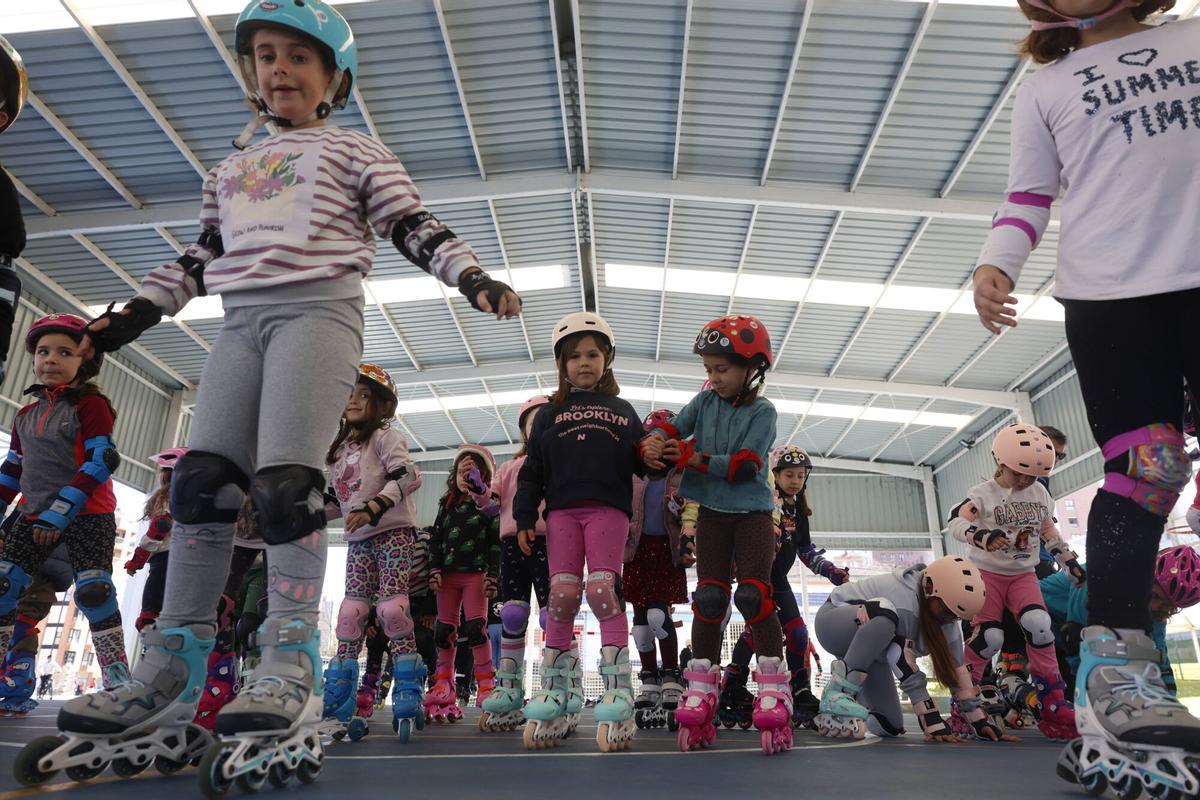 En imágenes: la última sesión de Patio Patín coordinada por el club Avilés Patina, en el colegio del Quirinal