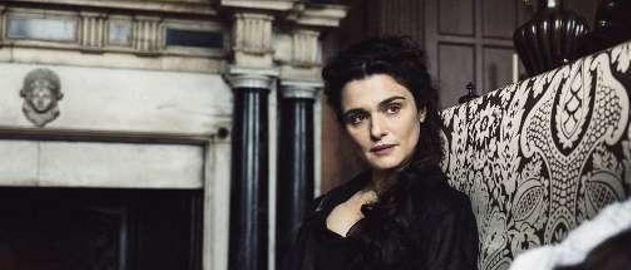 Rachel Weisz, en una imagen de &quot;La favorita&quot;.