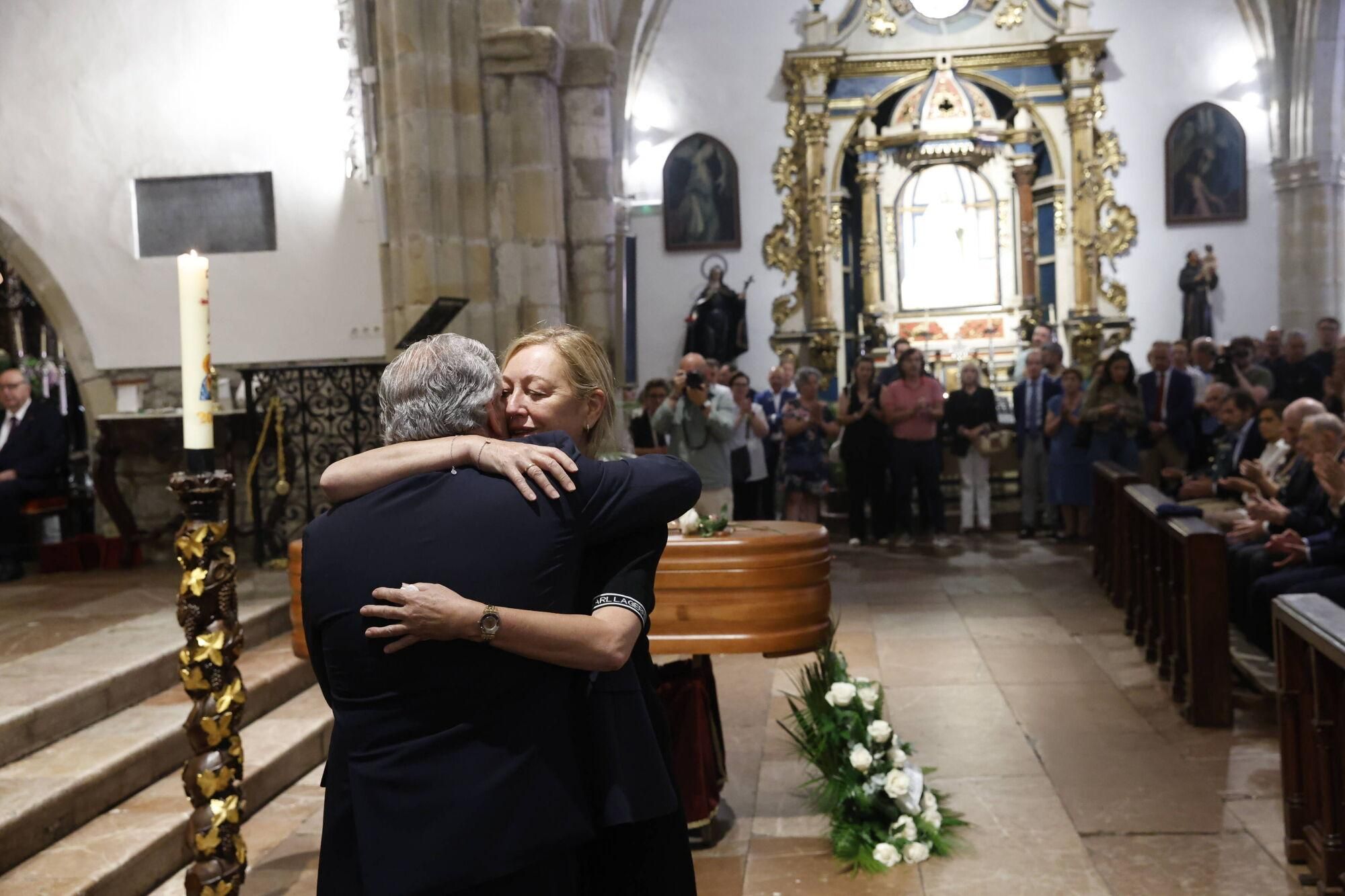 Las imágenes del funeral de Antonio Trevín en la basílica de Llanes.