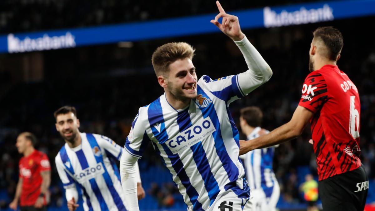 Robert Navarro celebrando su gol ante el Mallorca