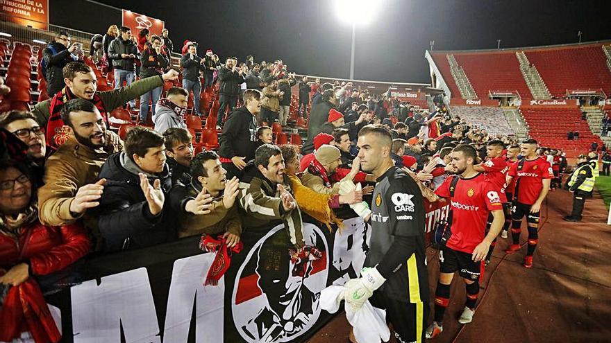 Los jugadores del  Mallorca agradecen a la afición el apoyo en este 2018.