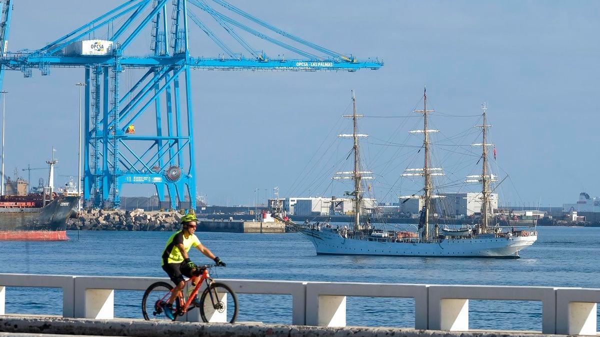 Imagen de archivo de un puerto de Canarias.