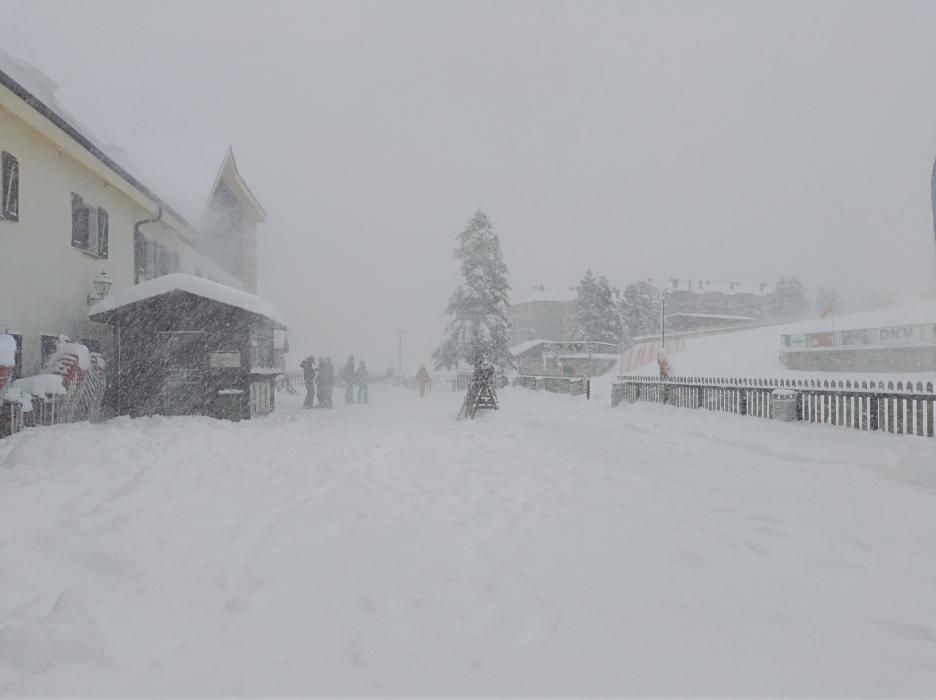 La neu deixa 60 cm nous a Port del Comte