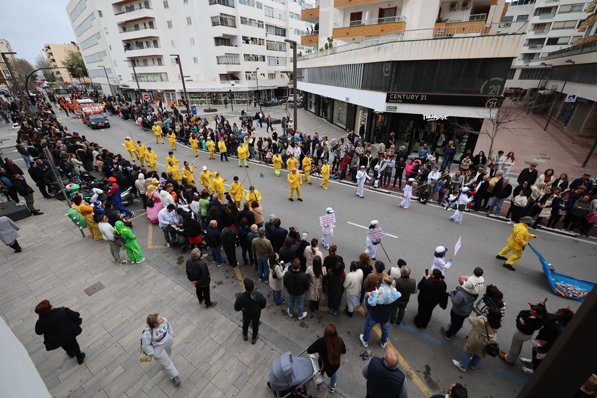 Búscate en las imágenes de la rúa de Carnaval de Ibiza