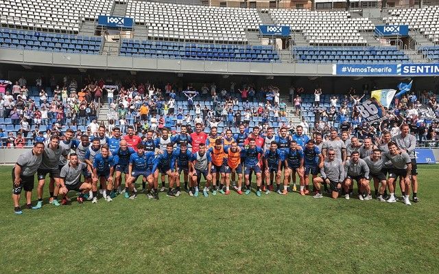 Entrenamiento del CD Tenerife a puerta abierta en el Heliodoro Rodríguez López