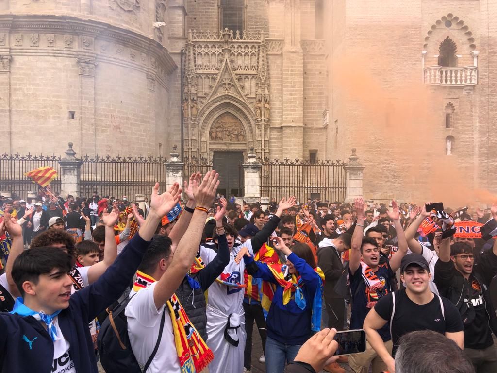 La afición valencianista toma Sevilla