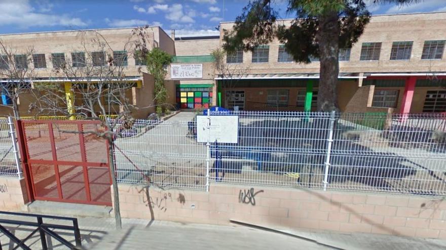 Aíslan otra clase de un colegio de Paterna por dos niños con fiebre