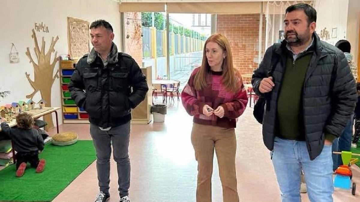 El concejal de Educacición, José Cuberos, en uno de los centros.