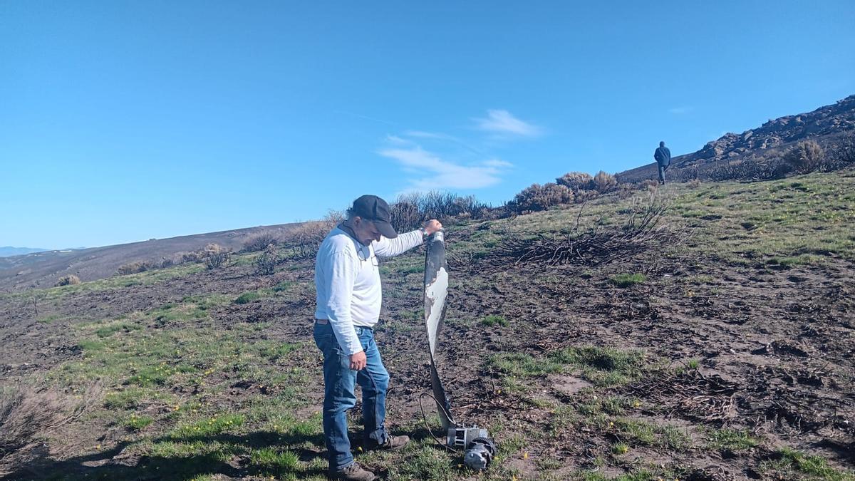 Repuesto el monolito y rescatadas piezas del avión siniestrado en Moncalvo